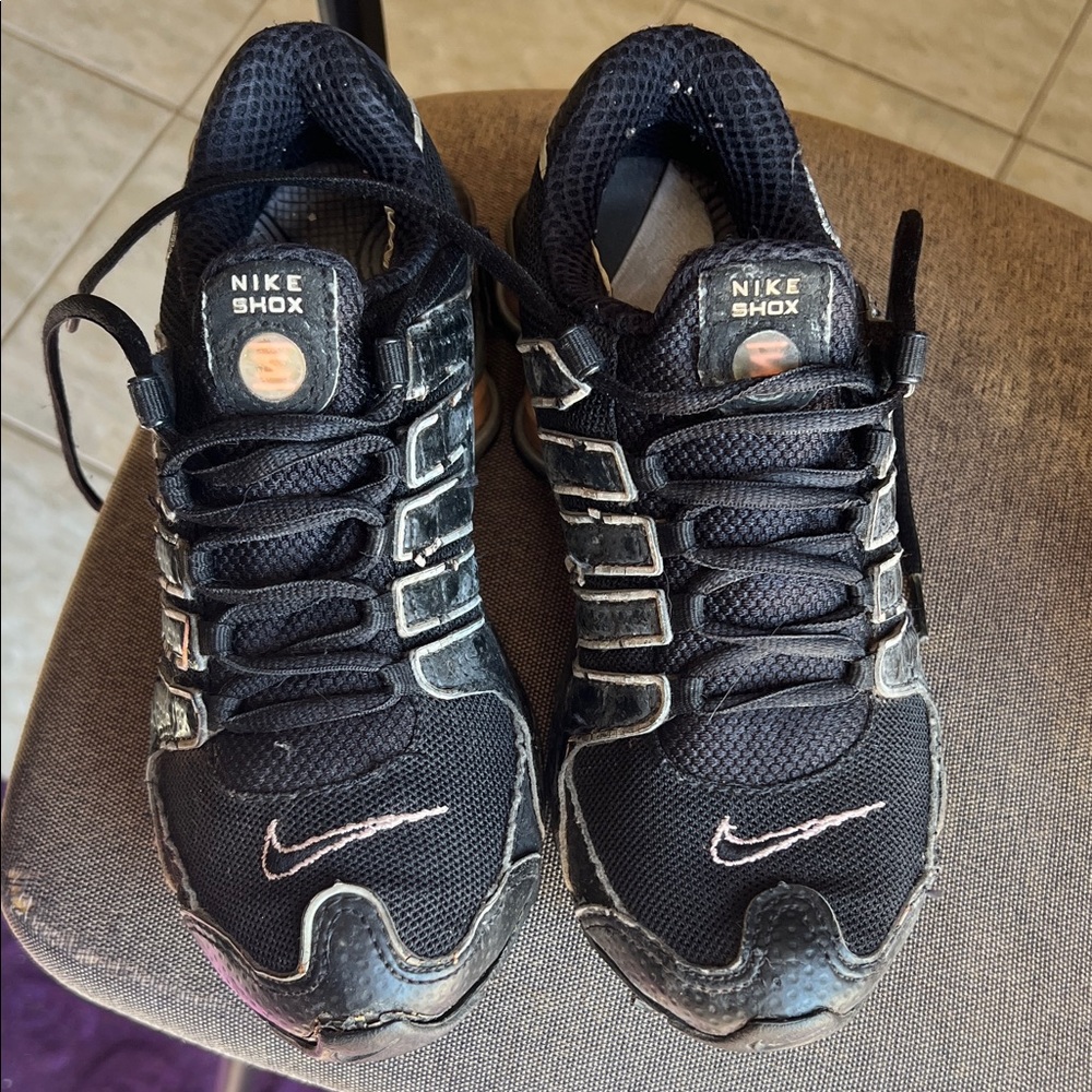 Vintage Nike Black Sneakers with Pink Swoosh Accents
